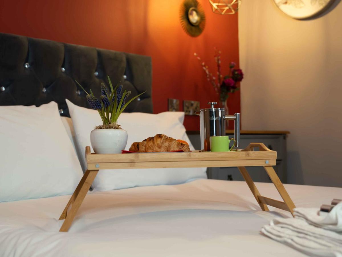 Pass The Keys Amazing, Newly Renovated 5Bedroom House Sleeps 10 Скарбъро Екстериор снимка