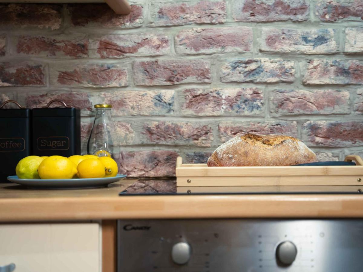Pass The Keys Amazing, Newly Renovated 5Bedroom House Sleeps 10 Скарбъро Екстериор снимка