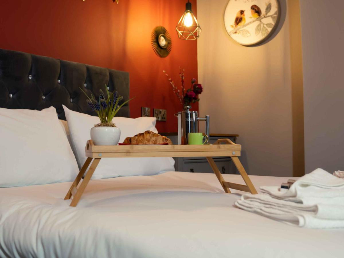 Pass The Keys Amazing, Newly Renovated 5Bedroom House Sleeps 10 Скарбъро Екстериор снимка