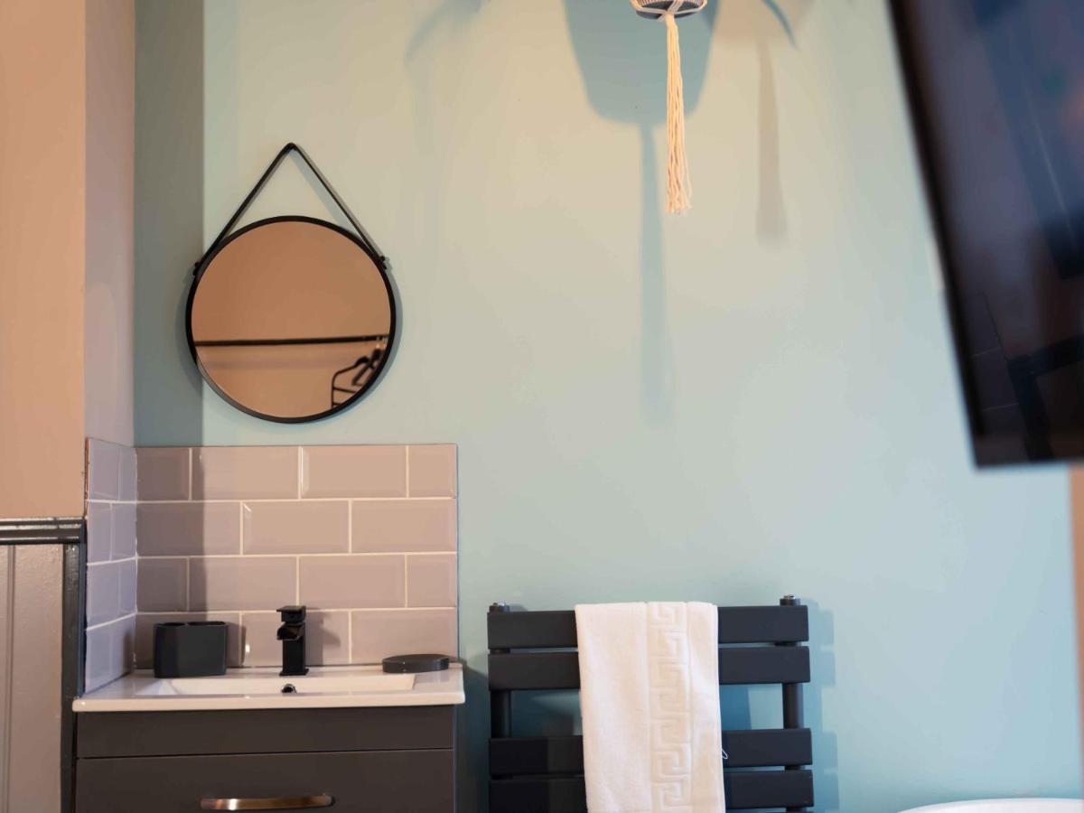 Pass The Keys Amazing, Newly Renovated 5Bedroom House Sleeps 10 Скарбъро Екстериор снимка