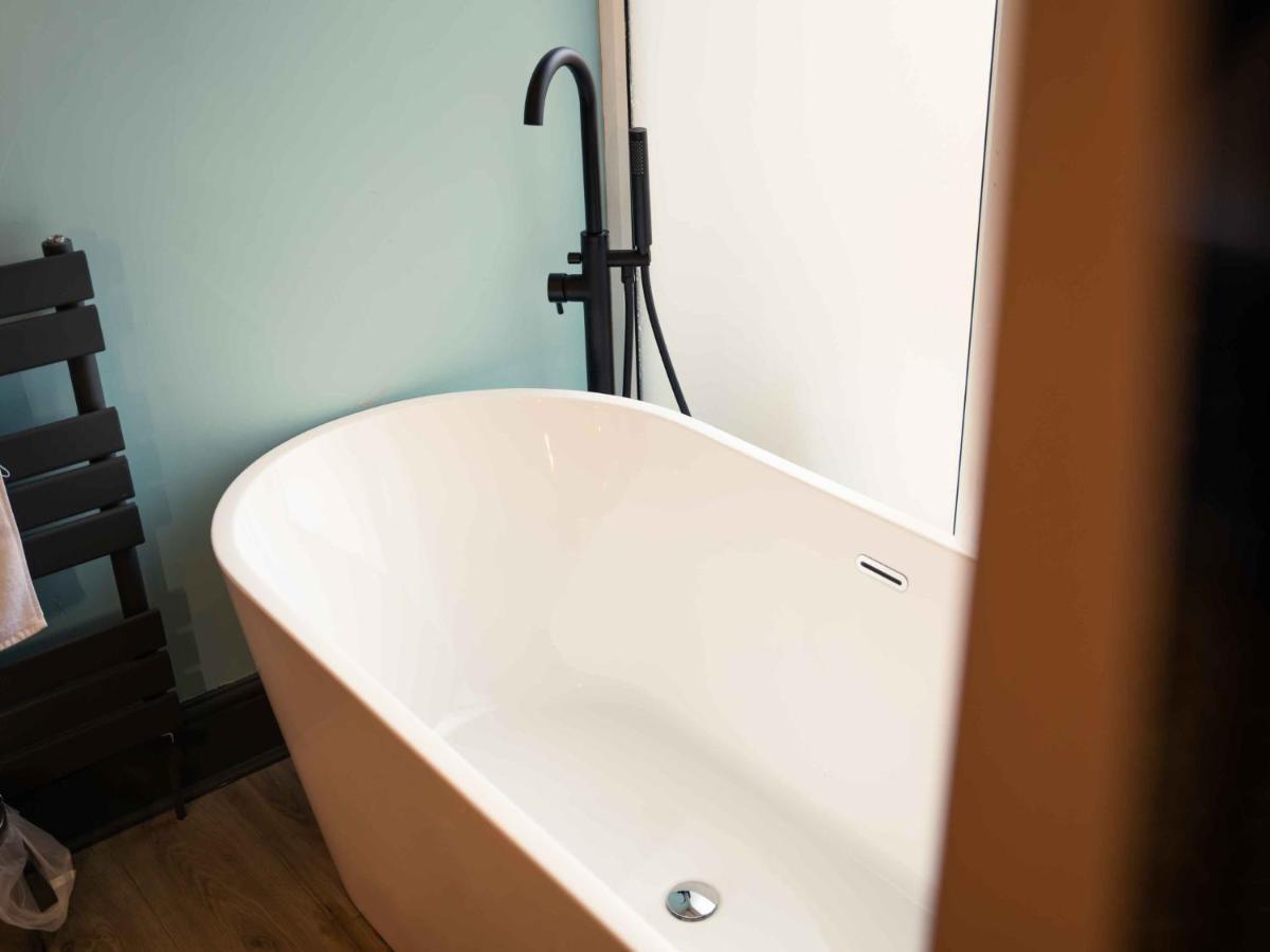 Pass The Keys Amazing, Newly Renovated 5Bedroom House Sleeps 10 Скарбъро Екстериор снимка