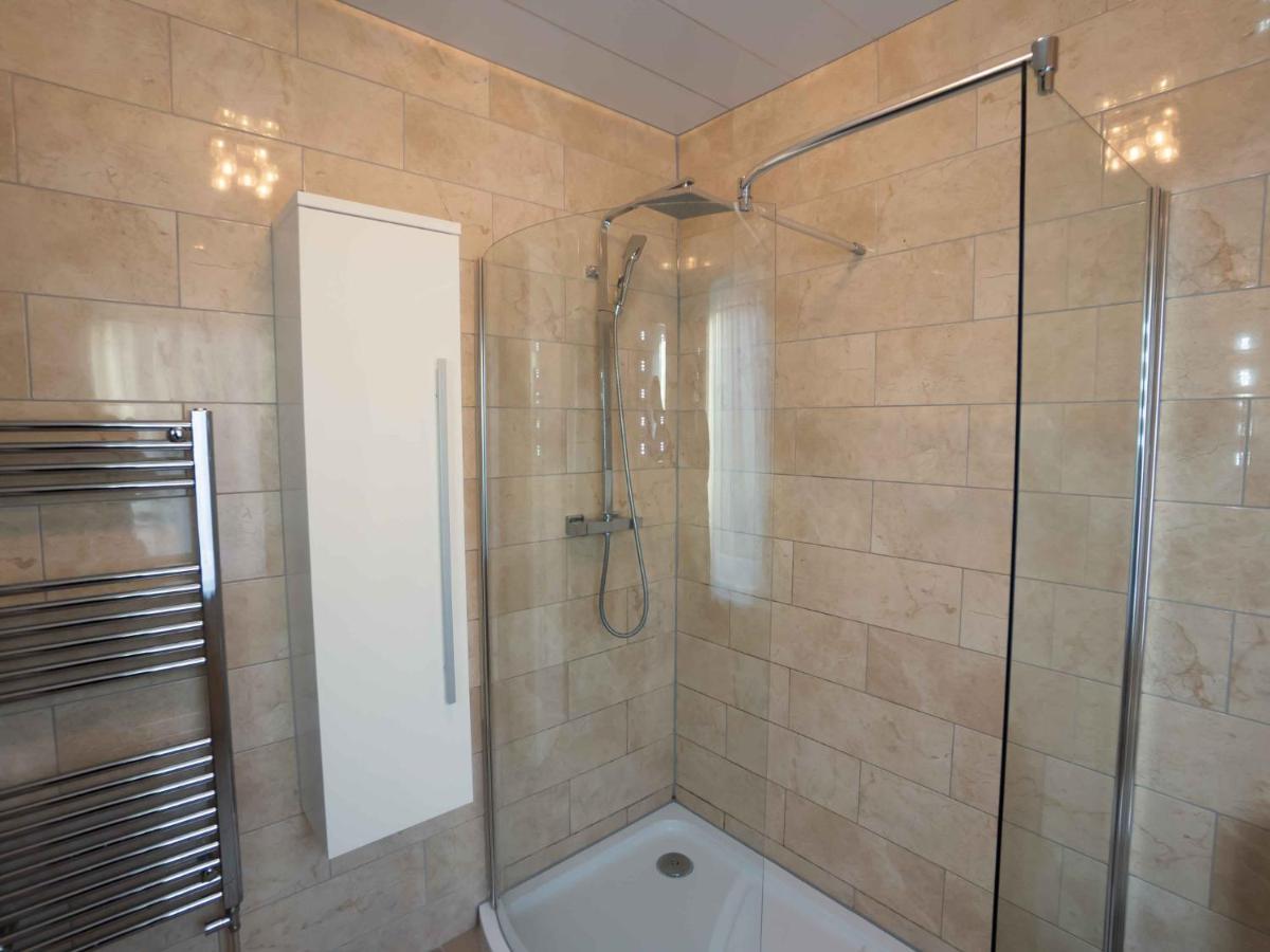 Pass The Keys Amazing, Newly Renovated 5Bedroom House Sleeps 10 Скарбъро Екстериор снимка