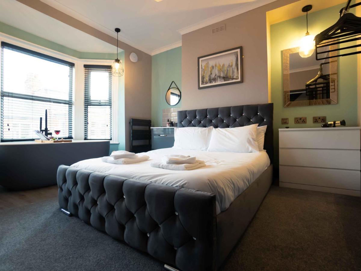 Pass The Keys Amazing, Newly Renovated 5Bedroom House Sleeps 10 Скарбъро Екстериор снимка