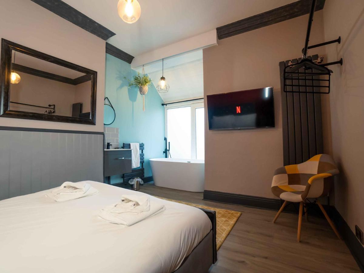 Pass The Keys Amazing, Newly Renovated 5Bedroom House Sleeps 10 Скарбъро Екстериор снимка