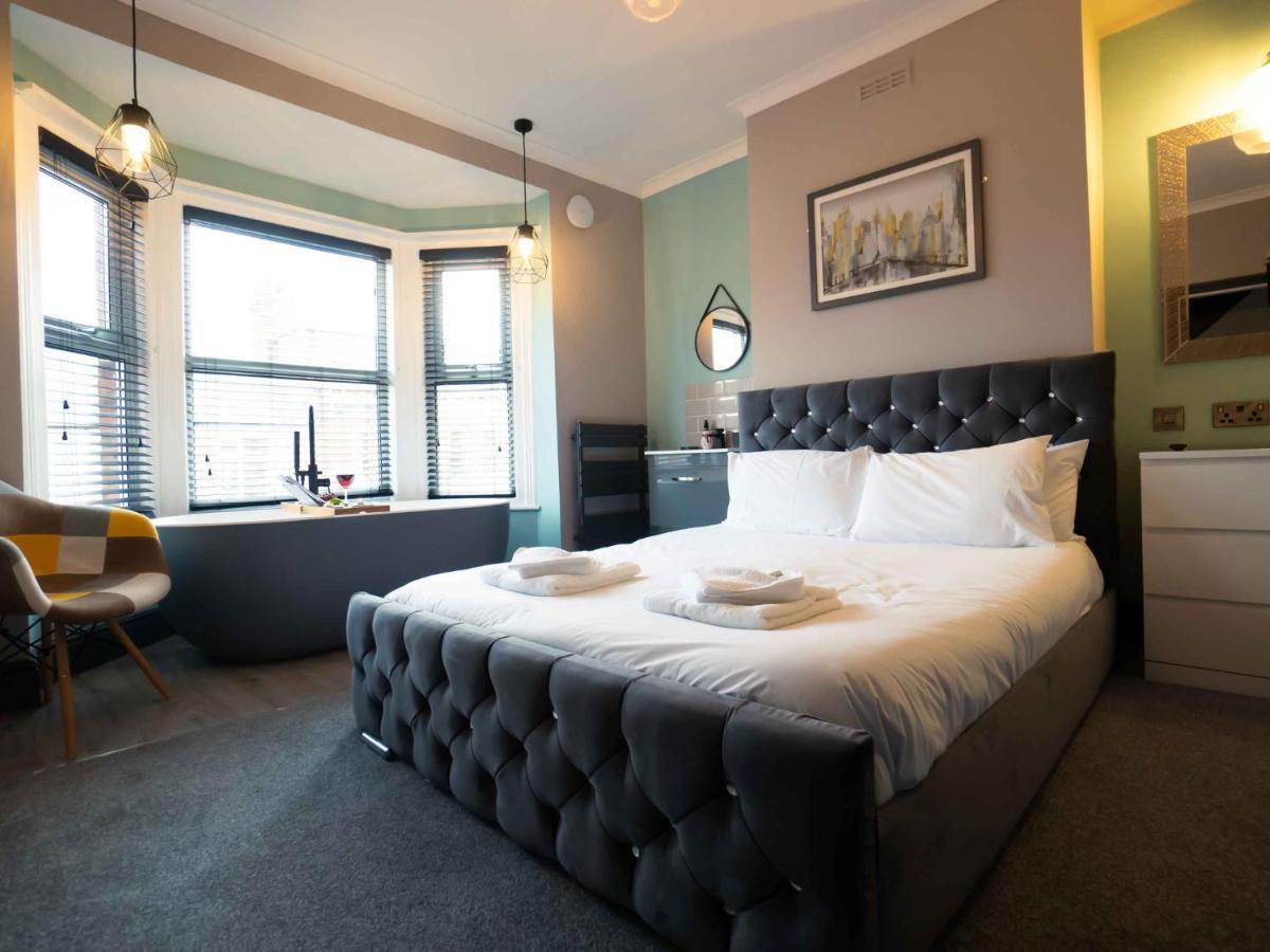 Pass The Keys Amazing, Newly Renovated 5Bedroom House Sleeps 10 Скарбъро Екстериор снимка