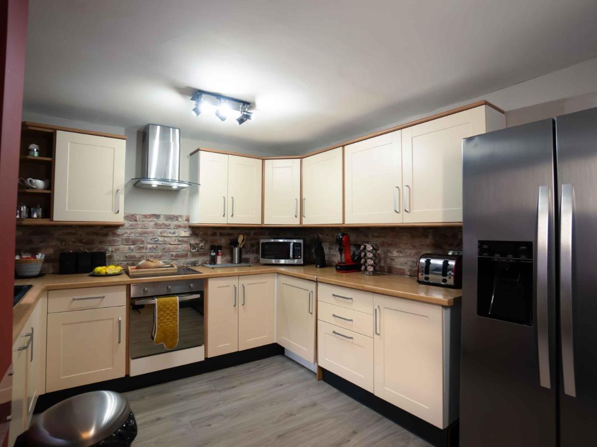 Pass The Keys Amazing, Newly Renovated 5Bedroom House Sleeps 10 Скарбъро Екстериор снимка